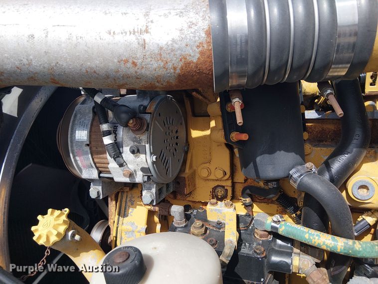 image for item EG1679 2009 Peterbilt 384 semi truck