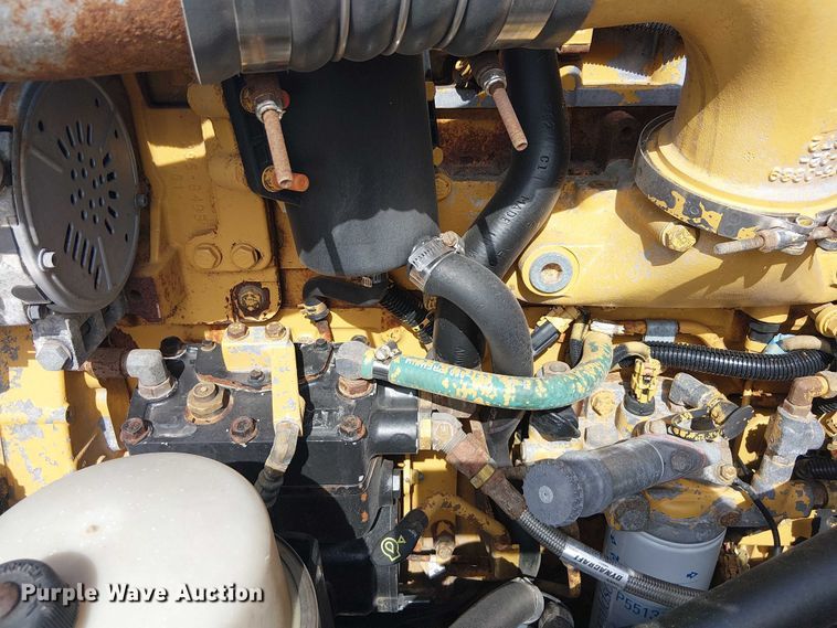 image for item EG1679 2009 Peterbilt 384 semi truck