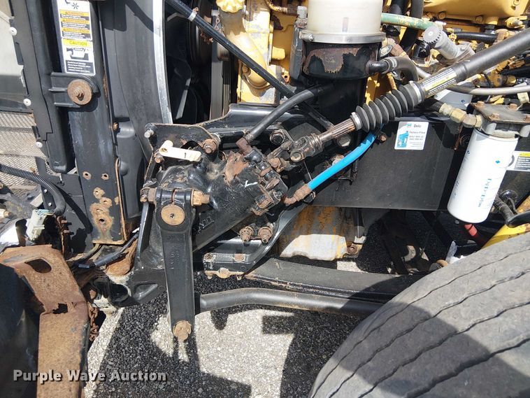 image for item EG1679 2009 Peterbilt 384 semi truck