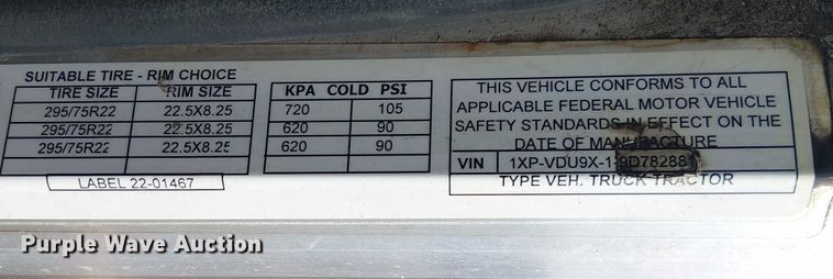 image for item EG1679 2009 Peterbilt 384 semi truck