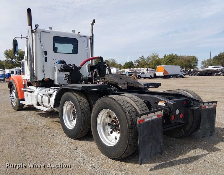 image for item EG1680 2018 Freightliner SD122 semi truck