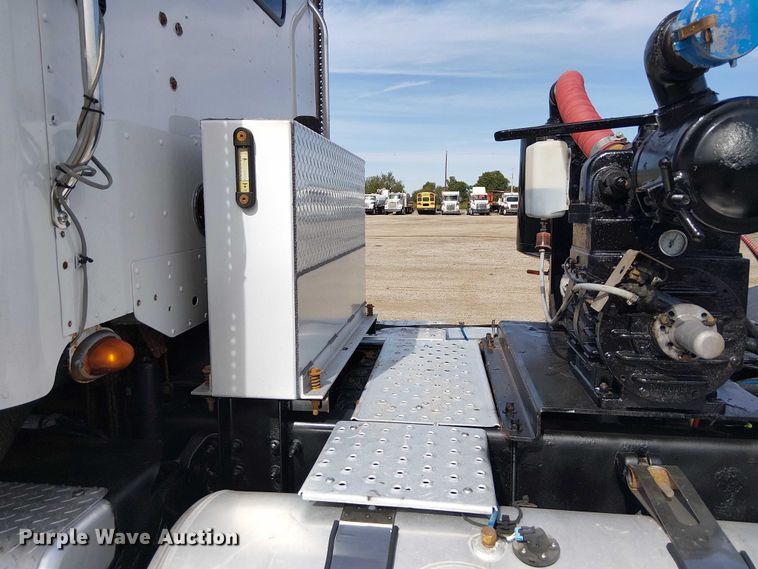 image for item EG1680 2018 Freightliner SD122 semi truck