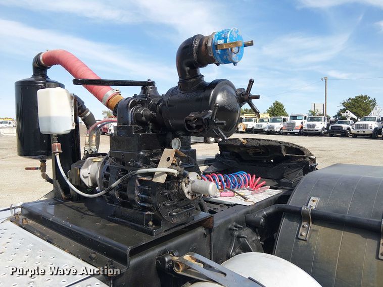 image for item EG1680 2018 Freightliner SD122 semi truck