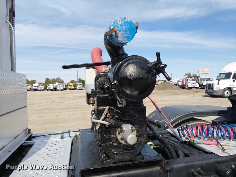 image for item EG1680 2018 Freightliner SD122 semi truck