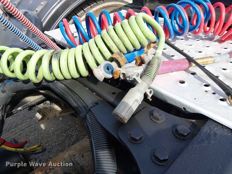 image for item EG1680 2018 Freightliner SD122 semi truck