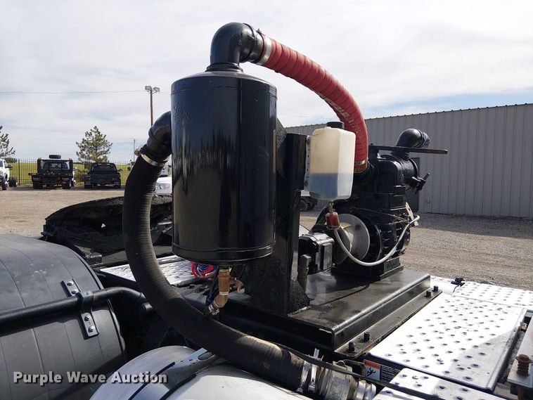 image for item EG1680 2018 Freightliner SD122 semi truck