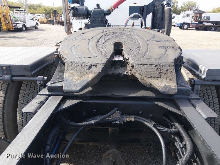 image for item EG1680 2018 Freightliner SD122 semi truck