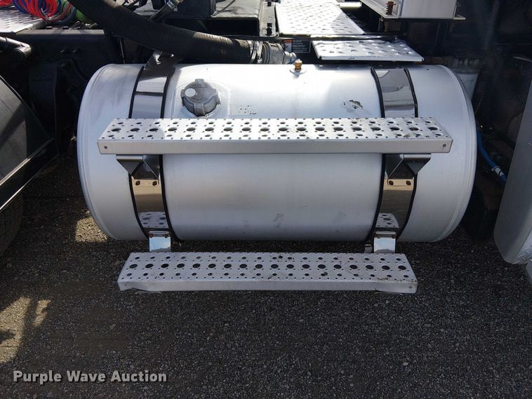 image for item EG1680 2018 Freightliner SD122 semi truck