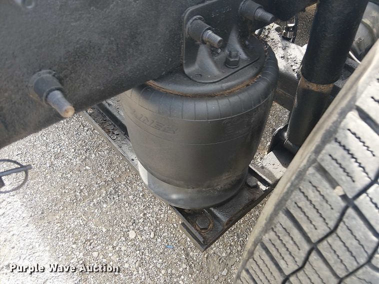 image for item EG1680 2018 Freightliner SD122 semi truck