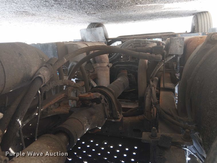 image for item EG1680 2018 Freightliner SD122 semi truck