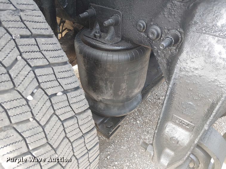 image for item EG1680 2018 Freightliner SD122 semi truck