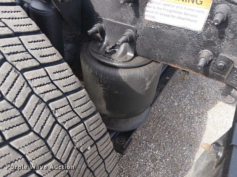 image for item EG1680 2018 Freightliner SD122 semi truck