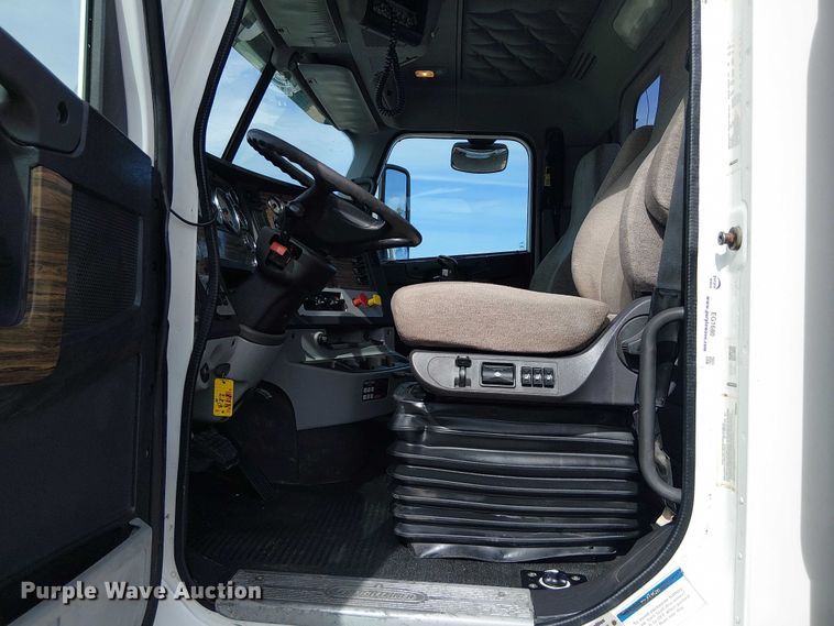 image for item EG1680 2018 Freightliner SD122 semi truck