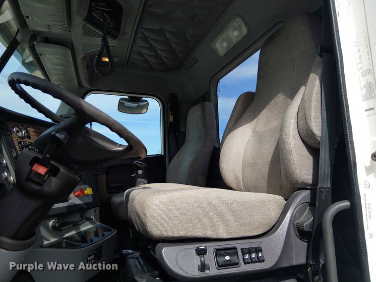 image for item EG1680 2018 Freightliner SD122 semi truck