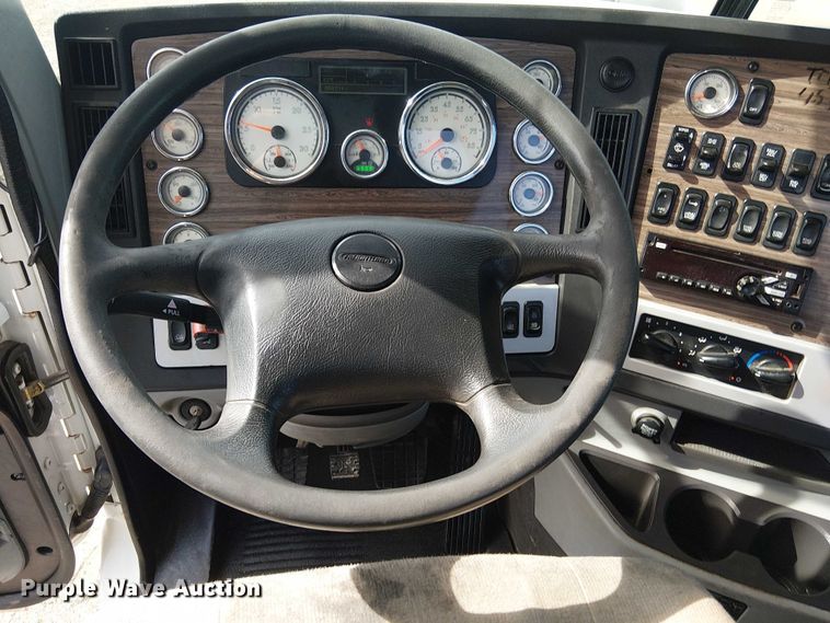 image for item EG1680 2018 Freightliner SD122 semi truck