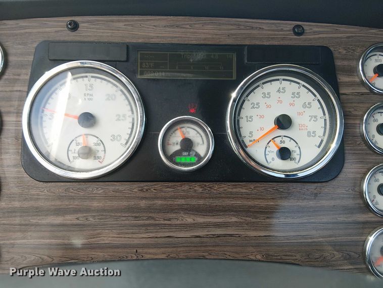 image for item EG1680 2018 Freightliner SD122 semi truck