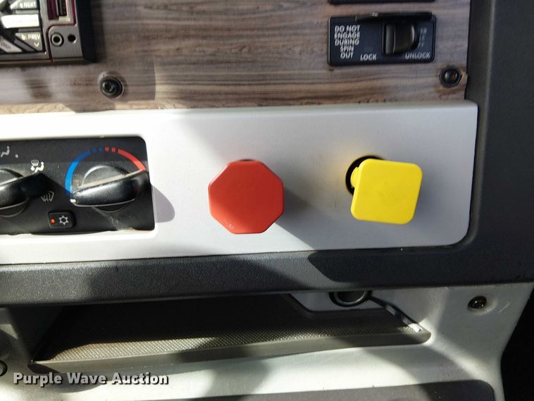 image for item EG1680 2018 Freightliner SD122 semi truck