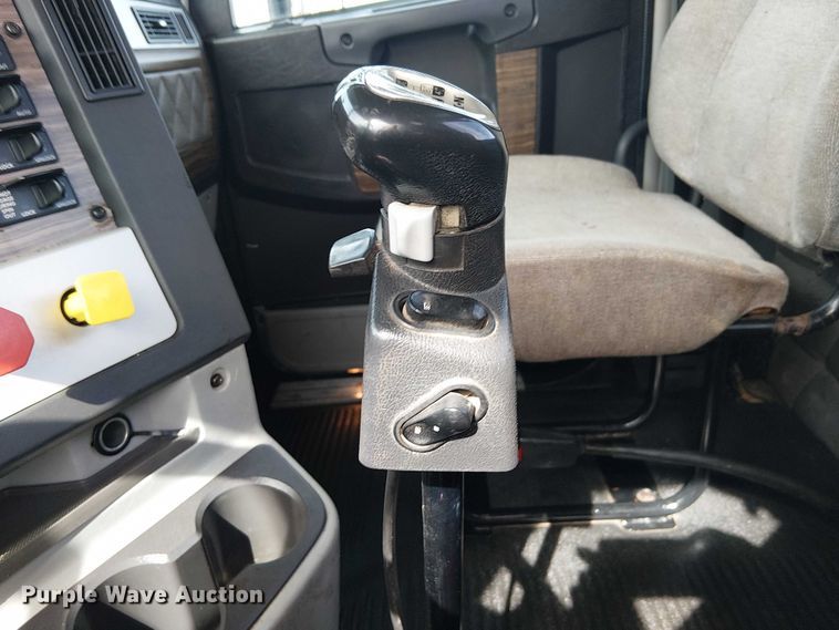 image for item EG1680 2018 Freightliner SD122 semi truck