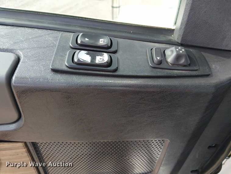 image for item EG1680 2018 Freightliner SD122 semi truck