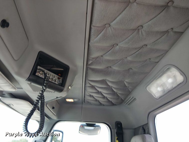 image for item EG1680 2018 Freightliner SD122 semi truck