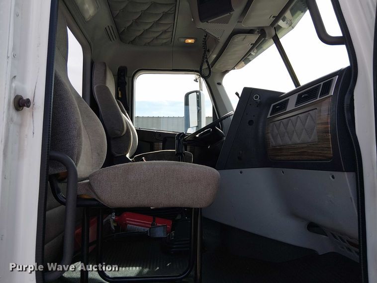 image for item EG1680 2018 Freightliner SD122 semi truck