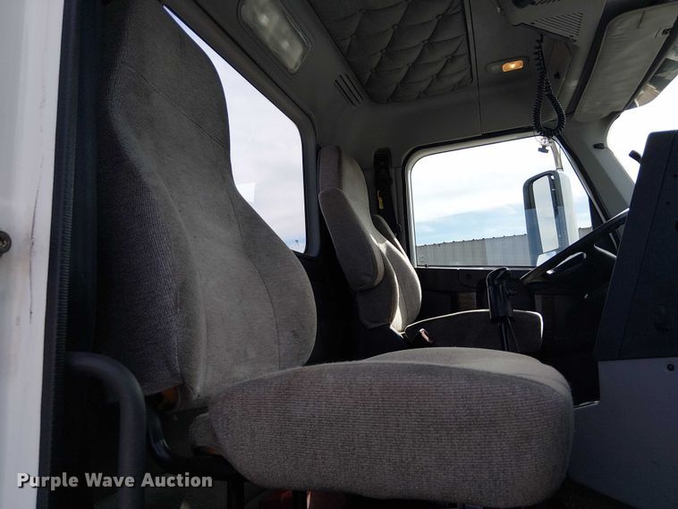 image for item EG1680 2018 Freightliner SD122 semi truck