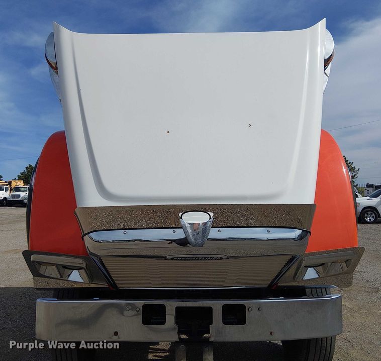 image for item EG1680 2018 Freightliner SD122 semi truck