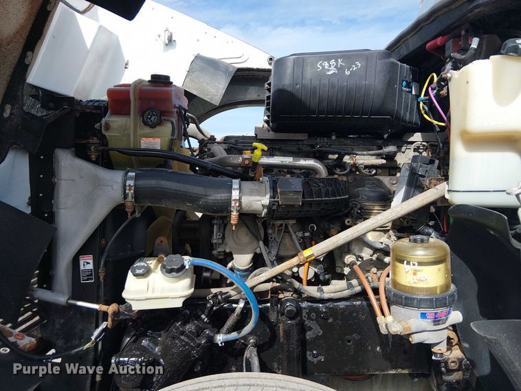 image for item EG1680 2018 Freightliner SD122 semi truck