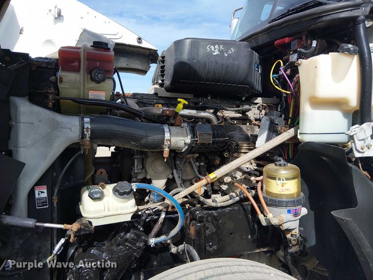 image for item EG1680 2018 Freightliner SD122 semi truck