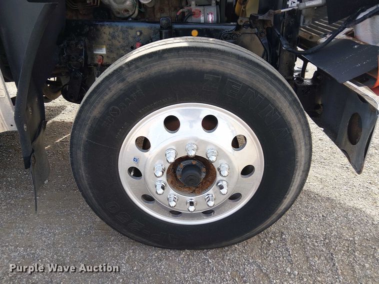 image for item EG1680 2018 Freightliner SD122 semi truck