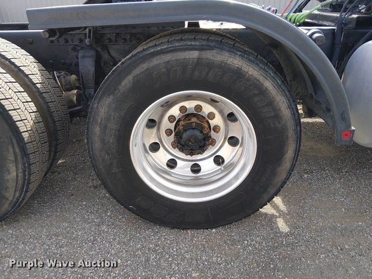 image for item EG1680 2018 Freightliner SD122 semi truck