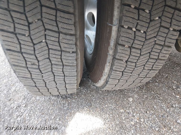 image for item EG1680 2018 Freightliner SD122 semi truck