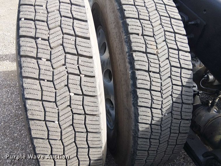 image for item EG1680 2018 Freightliner SD122 semi truck