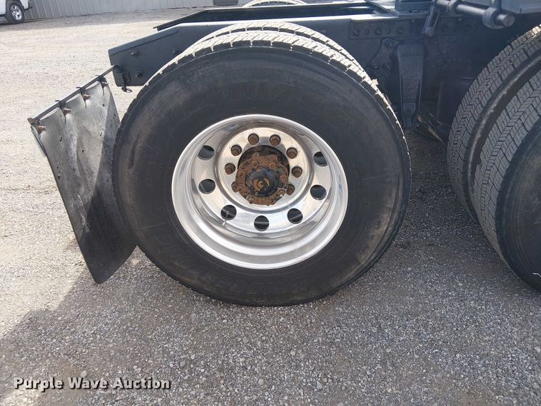 image for item EG1680 2018 Freightliner SD122 semi truck