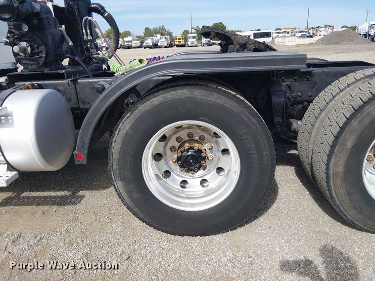 image for item EG1680 2018 Freightliner SD122 semi truck