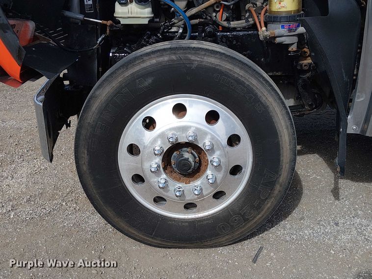 image for item EG1680 2018 Freightliner SD122 semi truck