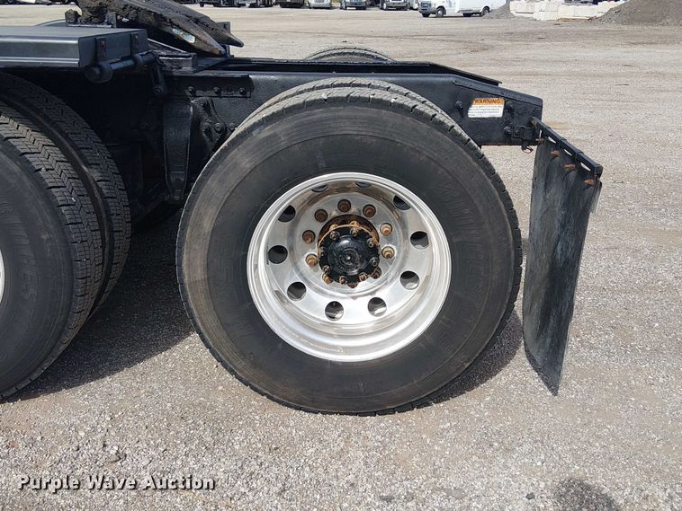 image for item EG1680 2018 Freightliner SD122 semi truck