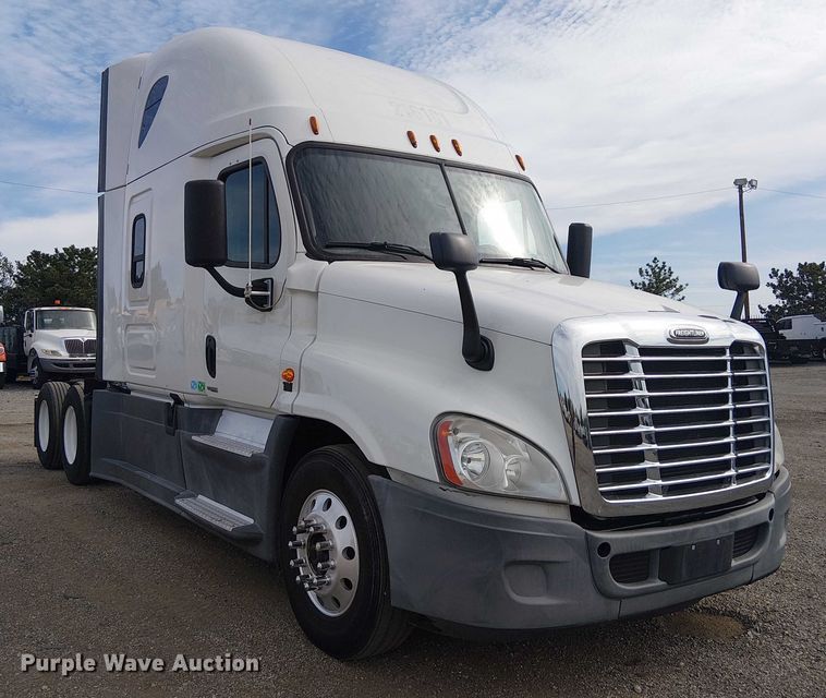 CAMIóN CAMAROTE 2016 FREIGHTLINER