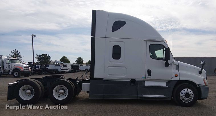 CAMIóN CAMAROTE 2016 FREIGHTLINER