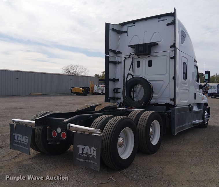 CAMIóN CAMAROTE 2016 FREIGHTLINER