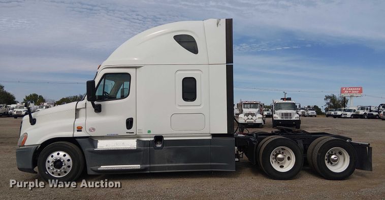 image for item EG1681 2016 Freightliner Cascadia semi truck