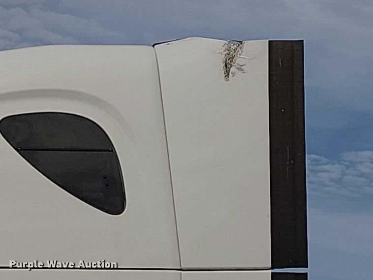 image for item EG1681 2016 Freightliner Cascadia semi truck