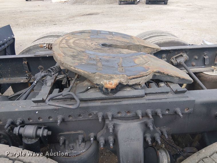 image for item EG1681 2016 Freightliner Cascadia semi truck