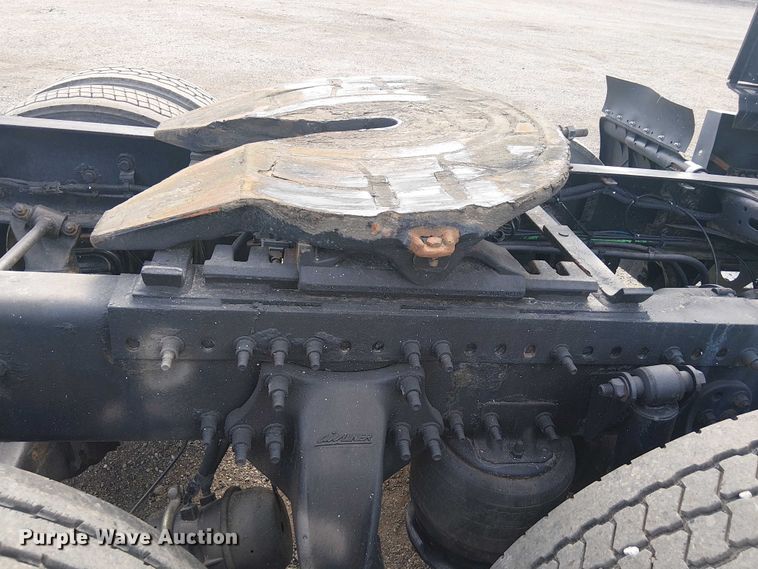 image for item EG1681 2016 Freightliner Cascadia semi truck