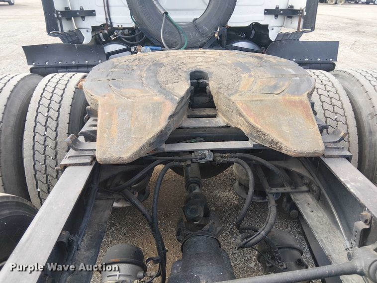 image for item EG1681 2016 Freightliner Cascadia semi truck