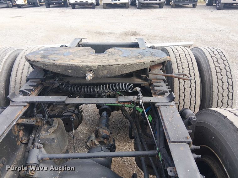 image for item EG1681 2016 Freightliner Cascadia semi truck