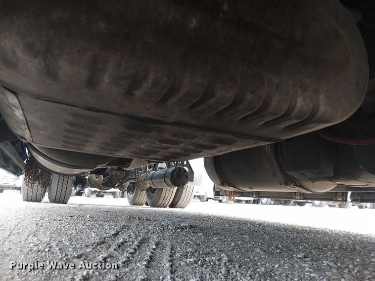 image for item EG1681 2016 Freightliner Cascadia semi truck