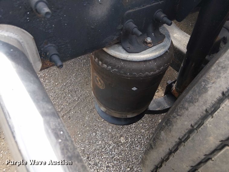 image for item EG1681 2016 Freightliner Cascadia semi truck