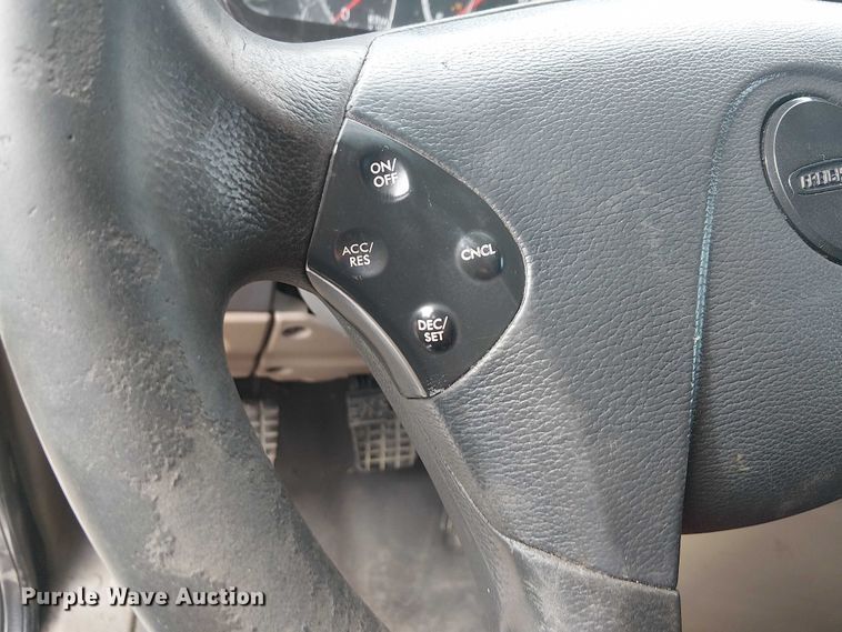 image for item EG1681 2016 Freightliner Cascadia semi truck