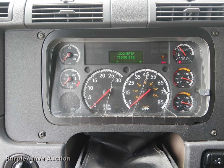 image for item EG1681 2016 Freightliner Cascadia semi truck